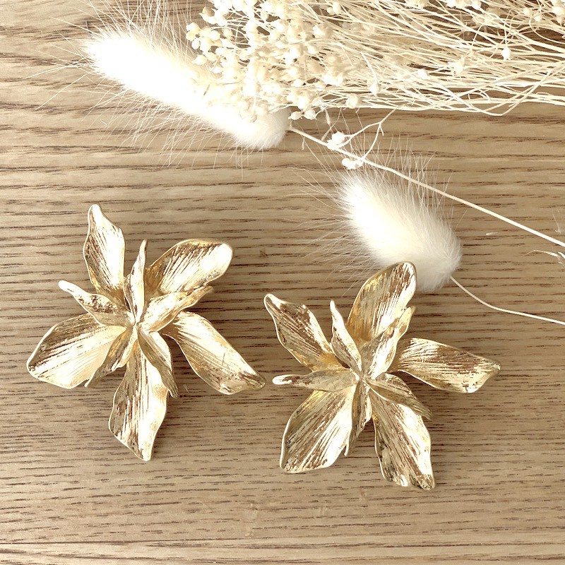 Boucles d'oreilles Vica dorées  Boucles d'oreilles en fleurs